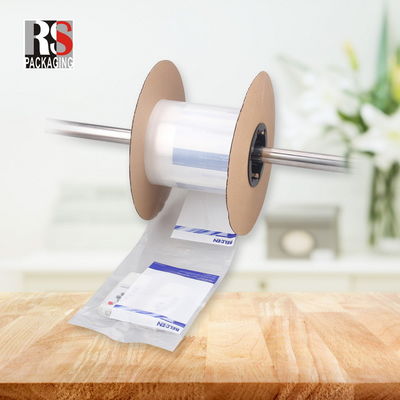Plastik önceden açılmış poli çantalar bir rulo fanında katlanmış delikli oto çantalar
