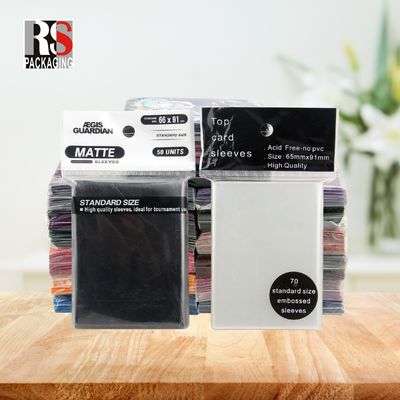 Su geçirmez Oyun Kart Kolları Açık Renkli Yazdırılmış Poli Plastik Kart Koruyucu Kollar