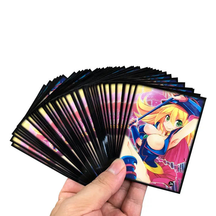 Özel Boyut Kırmızı Siyah İki Renkli Oyun Kart Koltuğu Mtg Yu-Gi-Oh TCG Kartları için Özel Logo Ve Desen Tipi